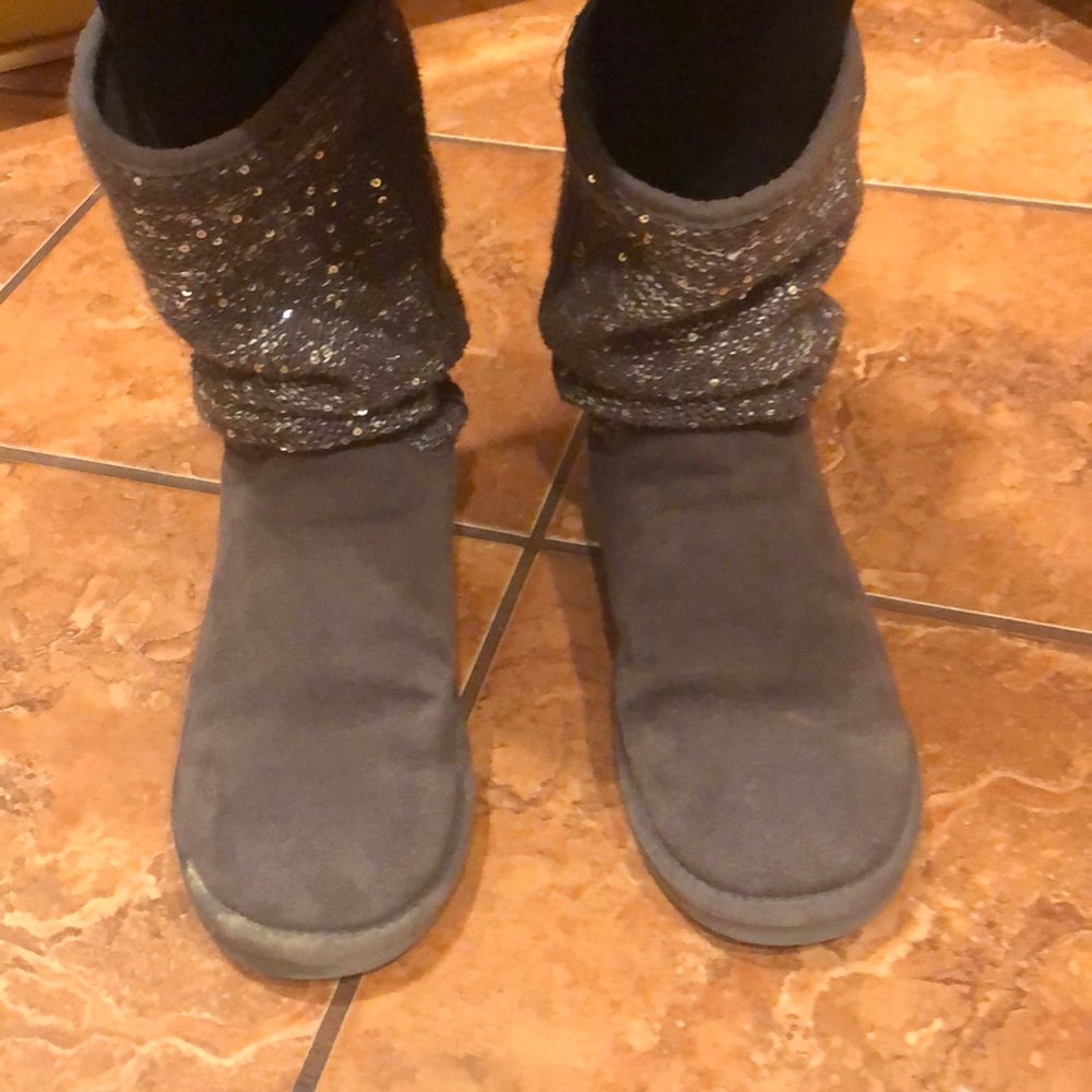 Ladies uggs size 8